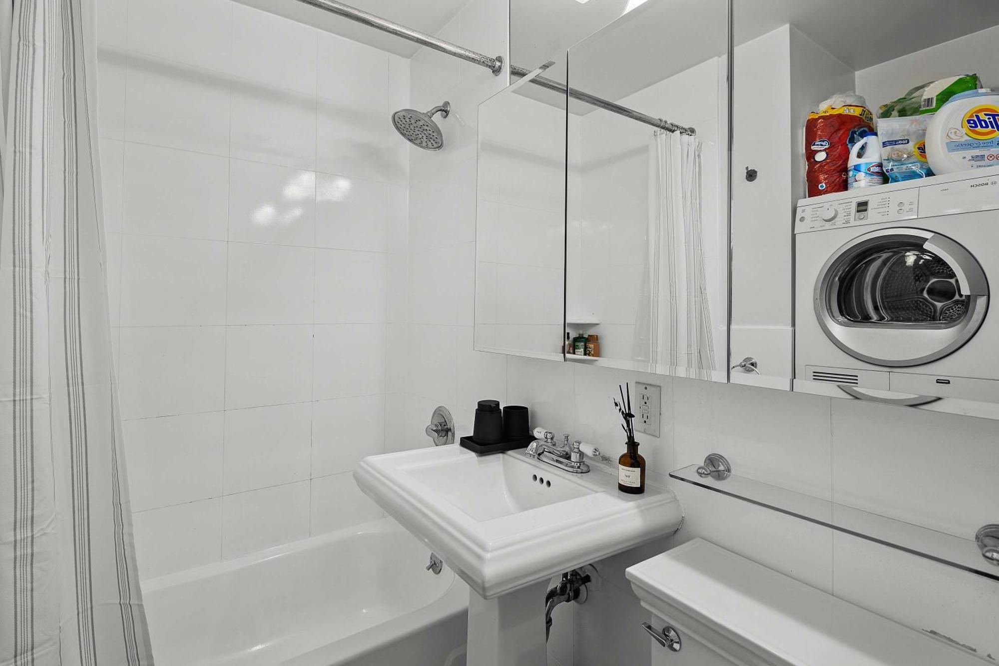 Sleek Manhattan Pad In Prime Location New York